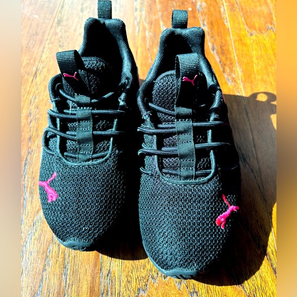 Puma Black & Pink Laceless Soft Foam Girls Size 12c Shoes - Picture 2 of 7